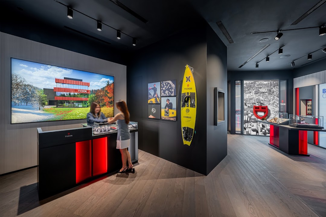 Tudor Boutique - The Hour Glass ION Orchard