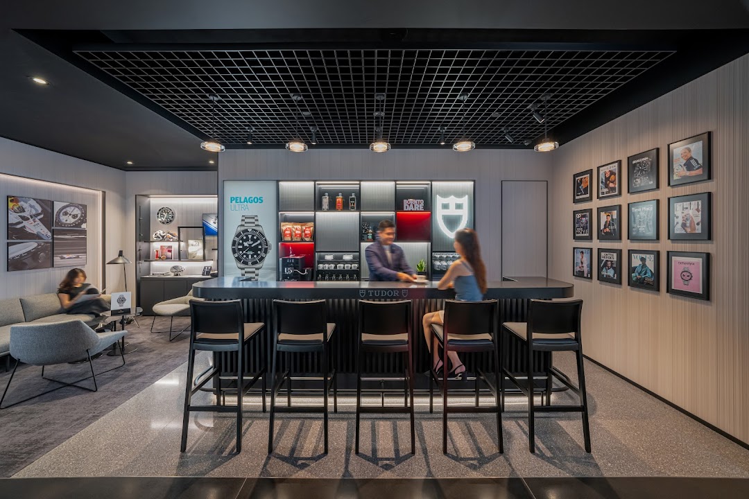 Tudor Boutique - The Hour Glass ION Orchard