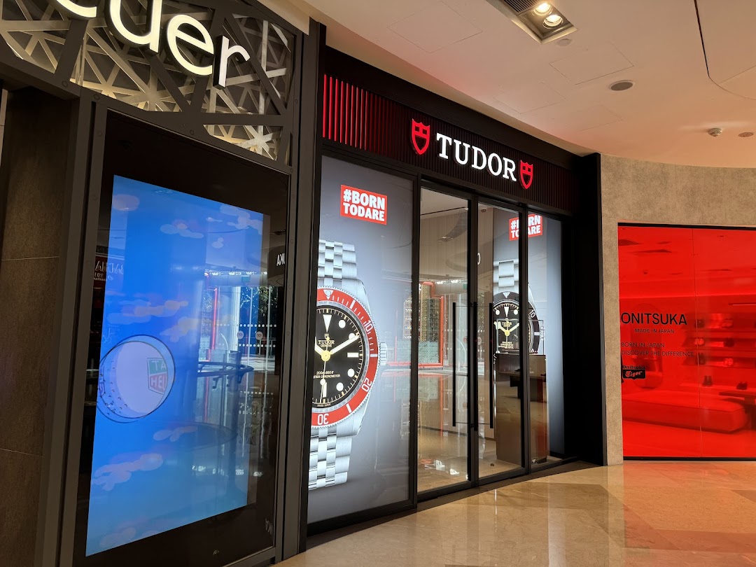 Tudor Boutique - The Hour Glass ION Orchard