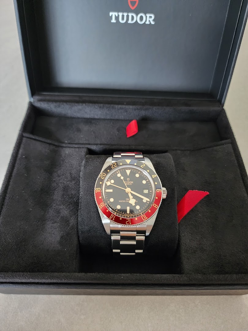 Tudor Boutique - The Hour Glass ION Orchard