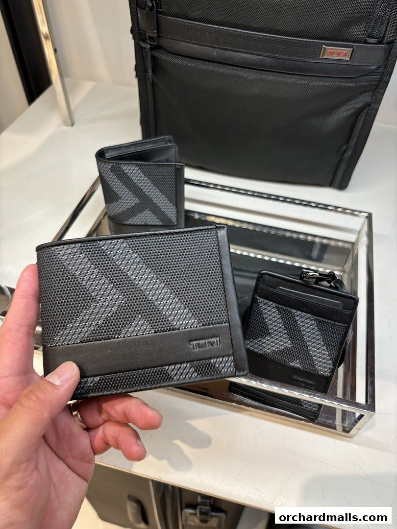 TUMI Mandarin Gallery