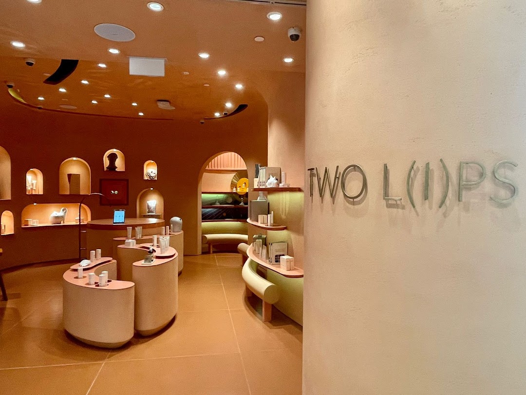 TWO LIPS  ION Orchard