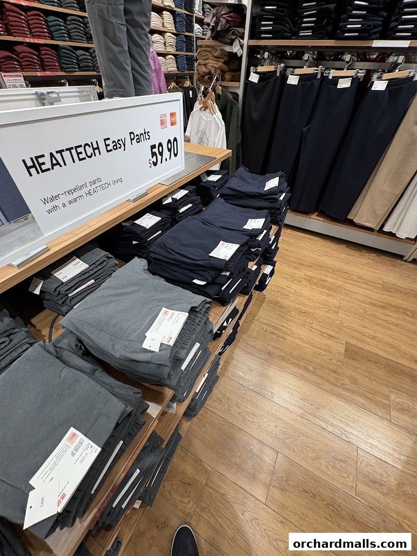 Display of HEATTECH Easy Pants with a price tag and product information.