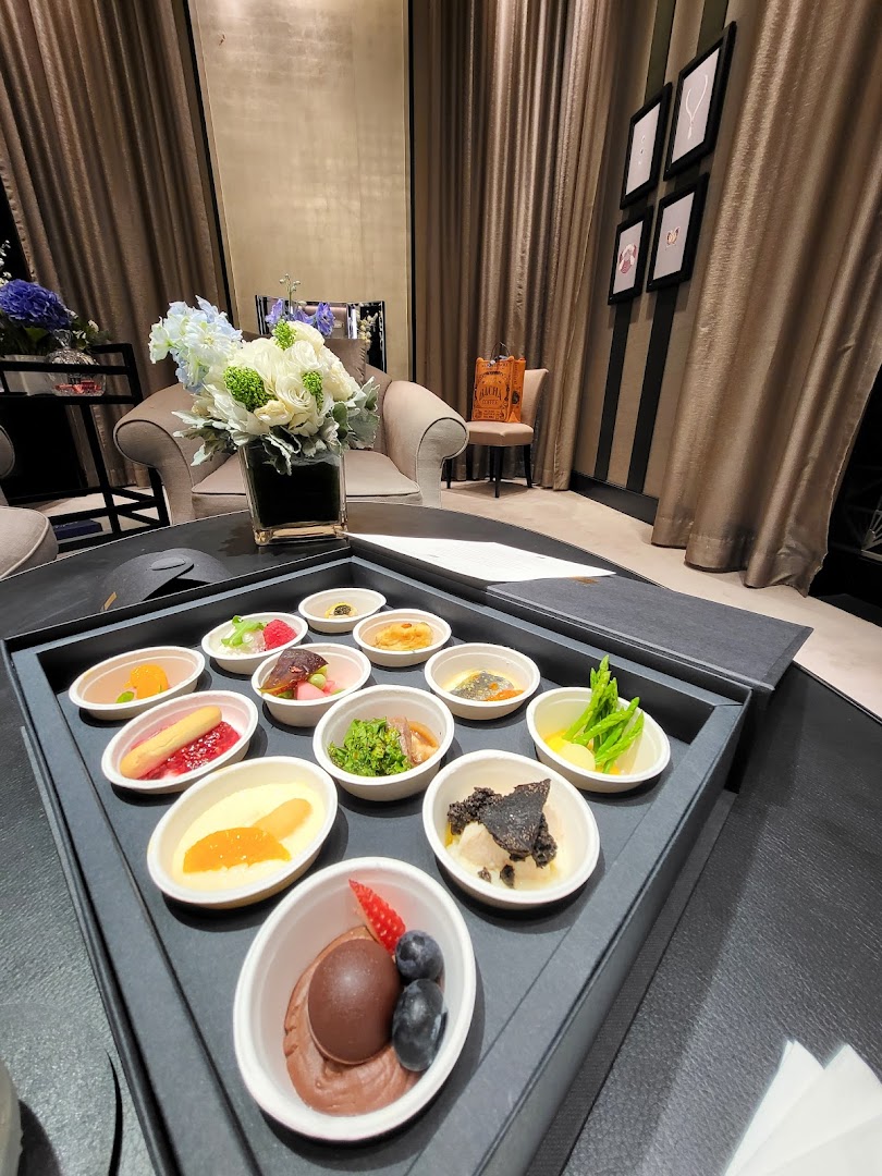 Van Cleef  Arpels Singapore - ION Orchard