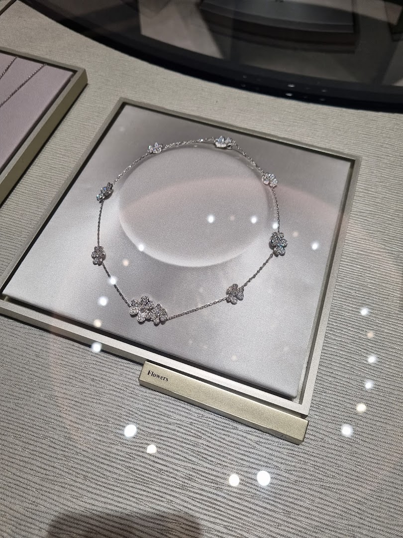 Van Cleef  Arpels Singapore - ION Orchard