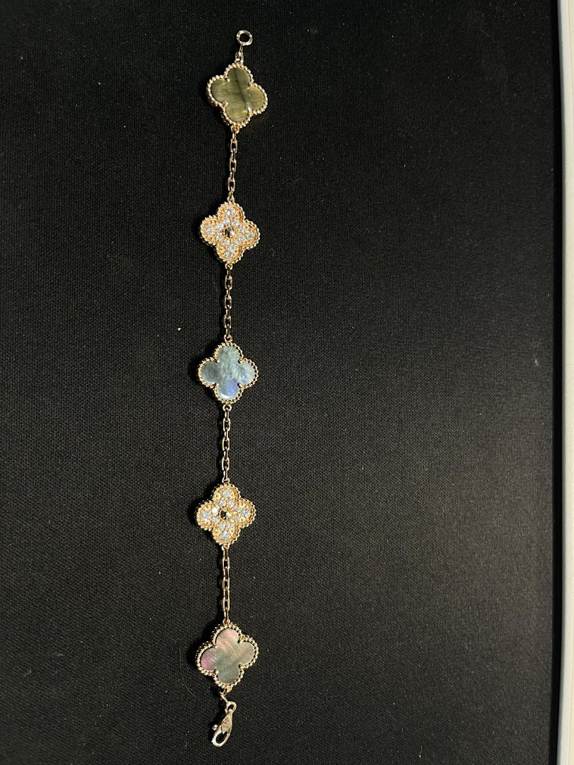 Van Cleef  Arpels Singapore - ION Orchard