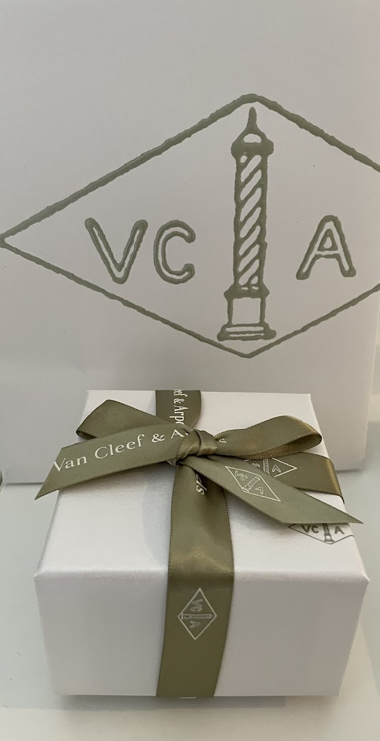 Van Cleef  Arpels Singapore - ION Orchard