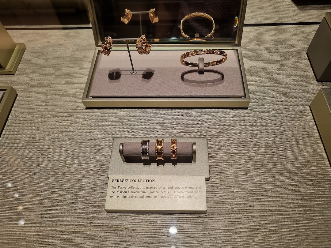 Van Cleef  Arpels Singapore - ION Orchard