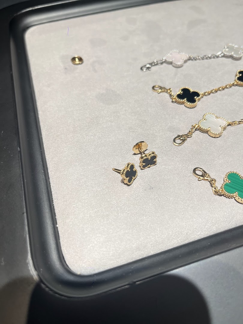 Van Cleef  Arpels Singapore - ION Orchard