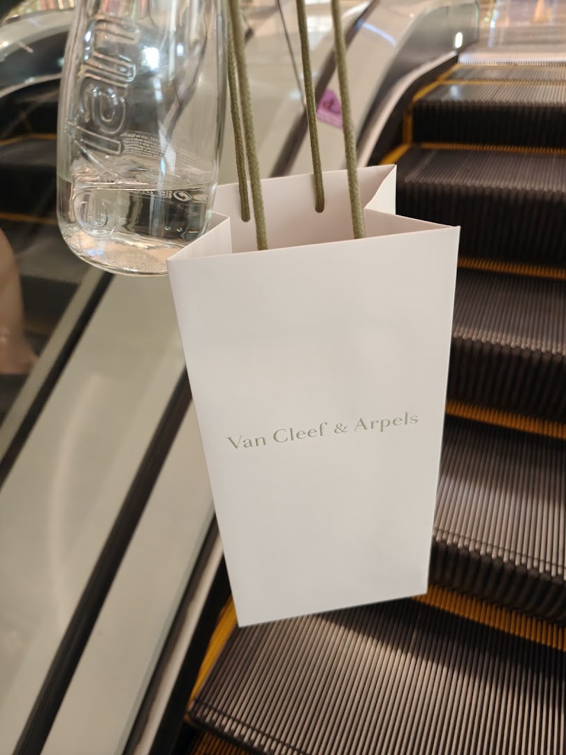 Van Cleef  Arpels Singapore - ION Orchard