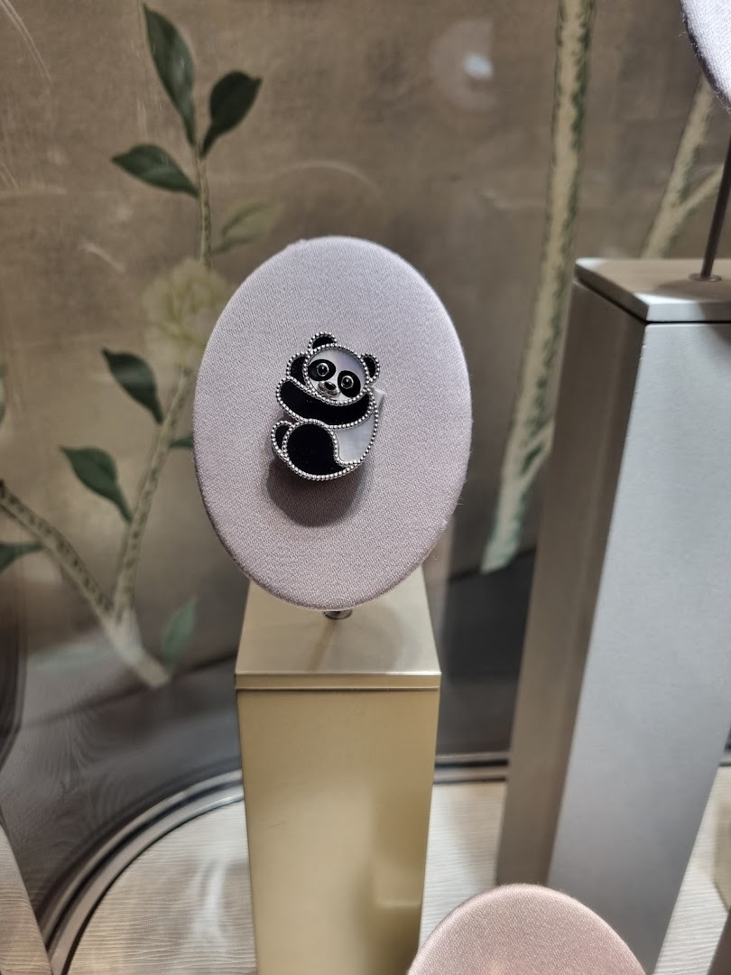 Van Cleef  Arpels Singapore - ION Orchard