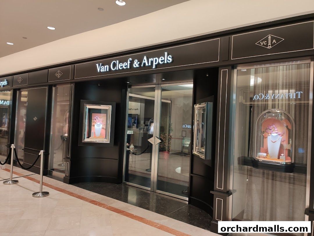 The elegant storefront of Van Cleef & Arpels at Takashimaya Shopping Centre, Singapore.