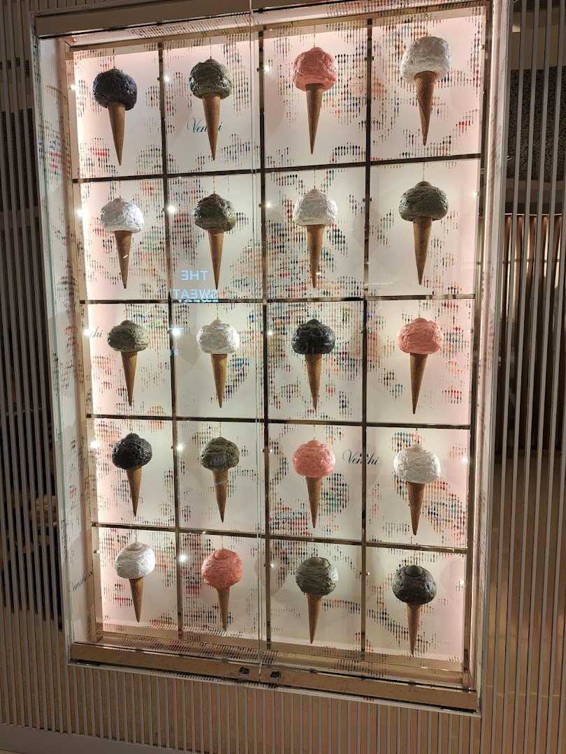 VENCHI Singapore ION Orchard Store