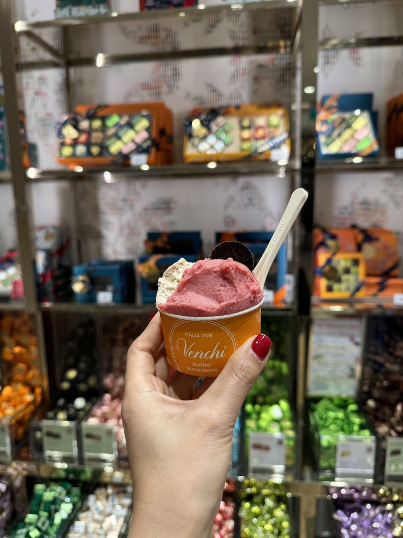 VENCHI Singapore ION Orchard Store