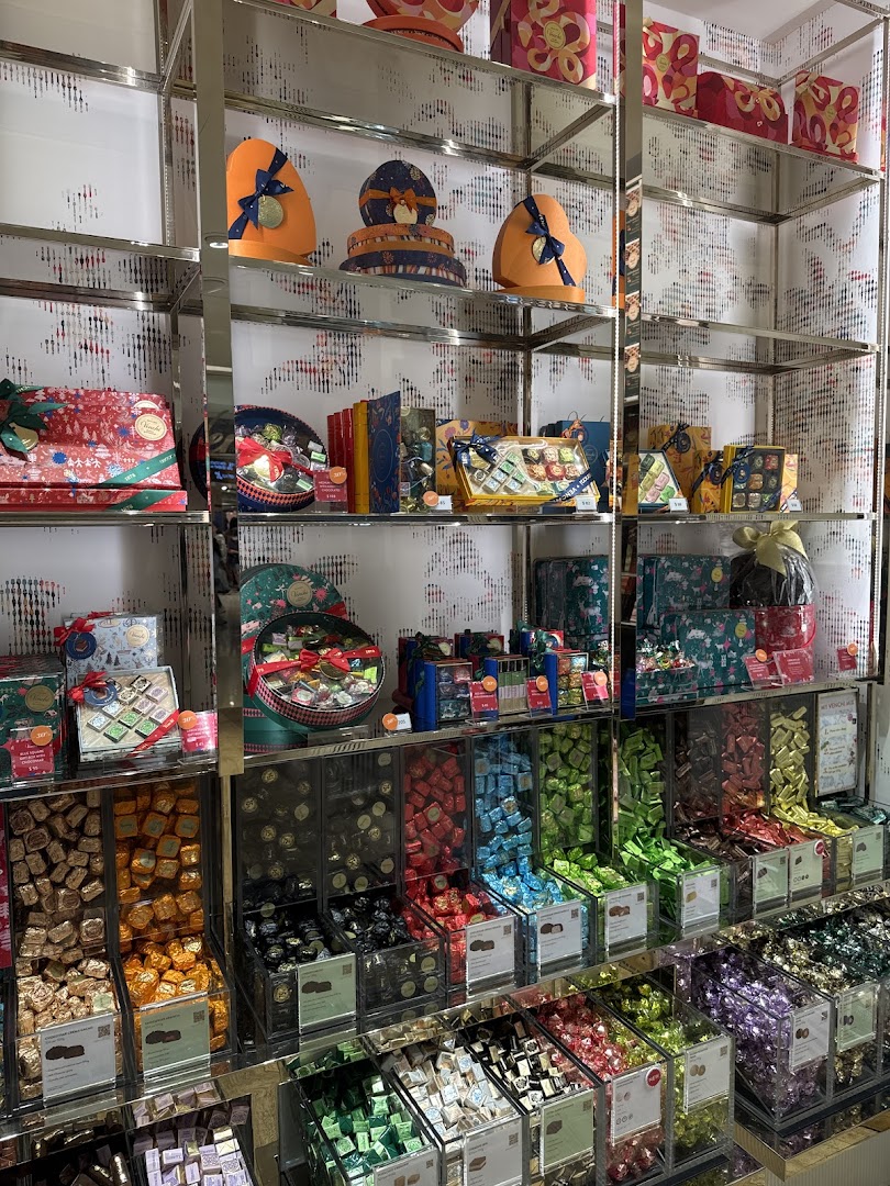 VENCHI Singapore ION Orchard Store