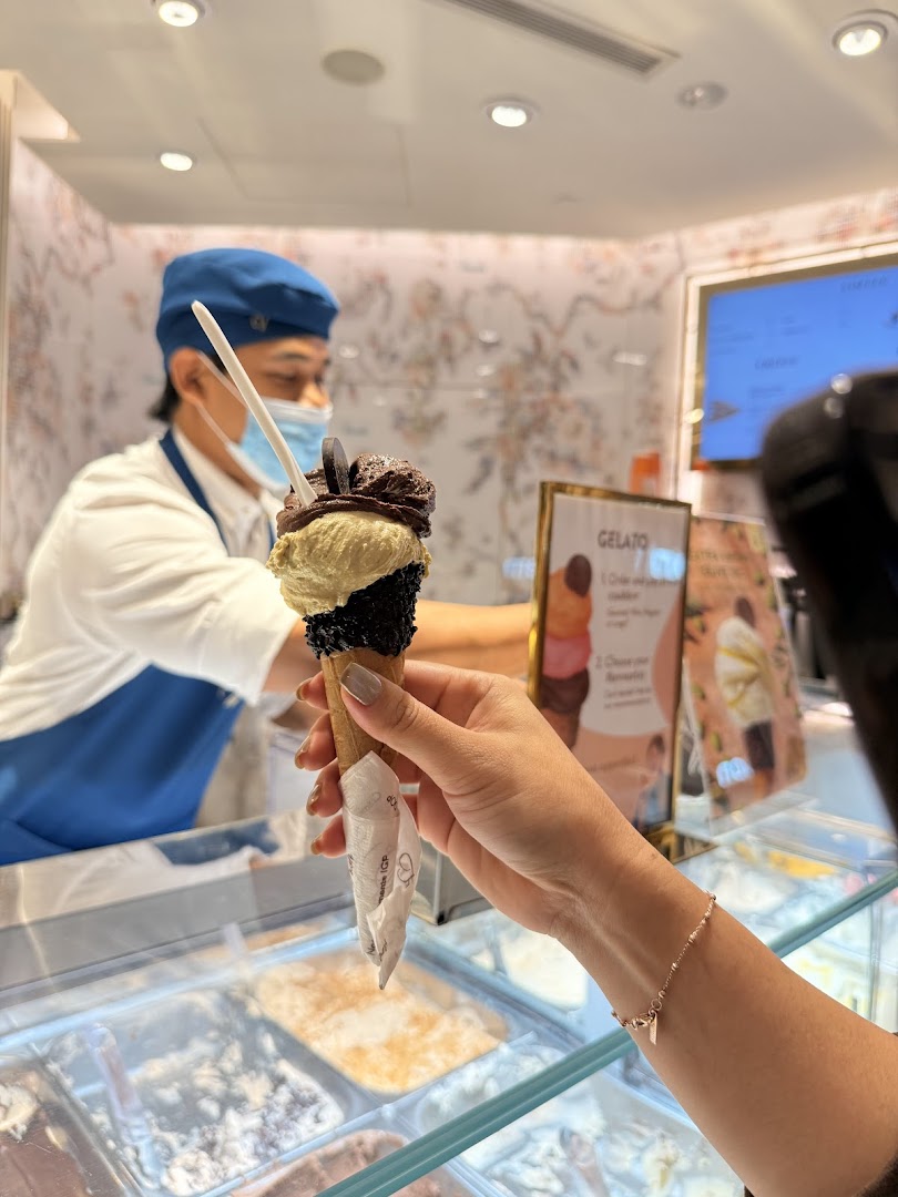 VENCHI Singapore ION Orchard Store