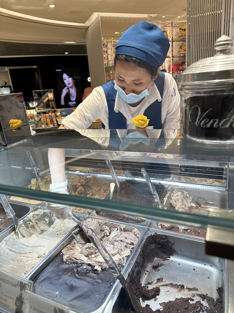 VENCHI Singapore ION Orchard Store