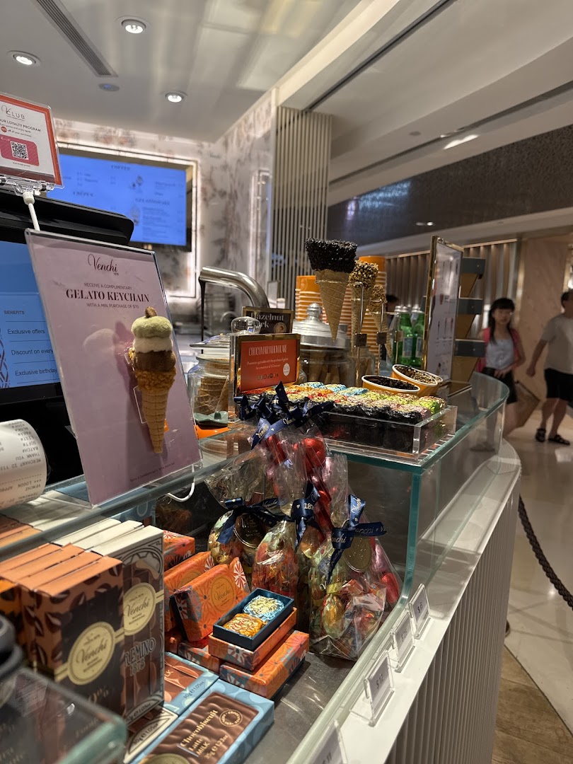 VENCHI Singapore ION Orchard Store