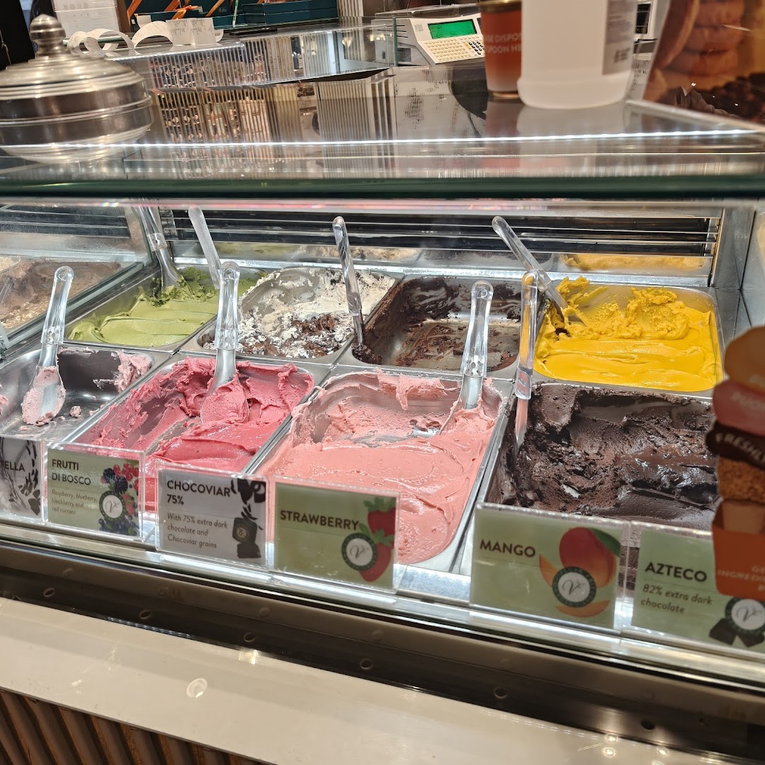 VENCHI Singapore ION Orchard Store