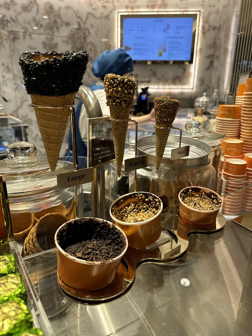 VENCHI Singapore ION Orchard Store