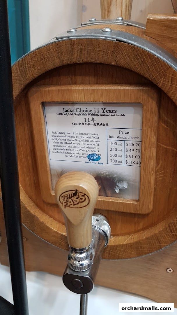 A wooden barrel with a tap, displaying information about 'Jacks Choice 11 Years' whiskey.