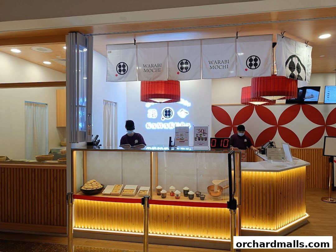 Warabimochi Kamakura shop front with staff and displayed mochi treats.