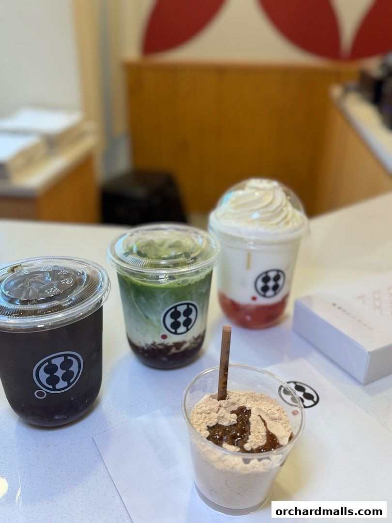 Assortment of delicious drinks and desserts from Warabimochi Kamakura.
