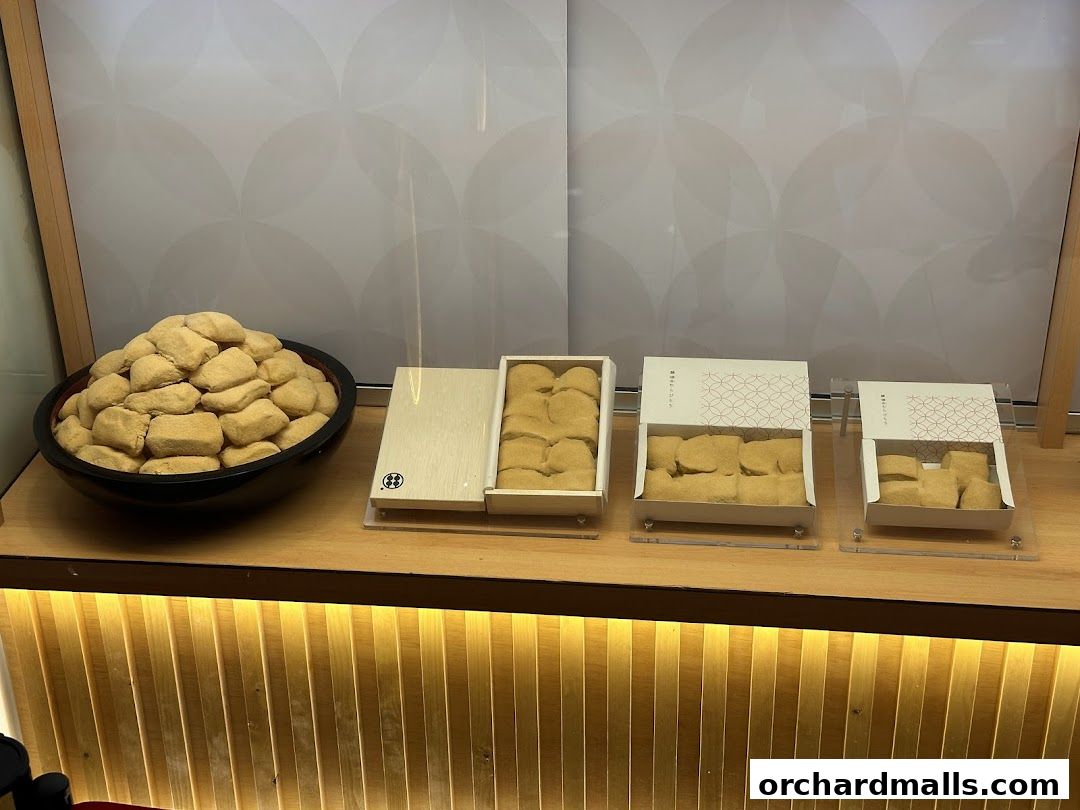 A display of warabimochi in a bowl and packaged boxes.