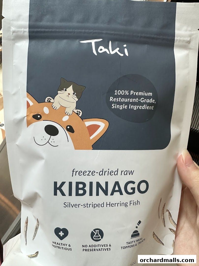 A bag of Taki freeze-dried raw Kibinago (Silver-striped Herring Fish) pet treats.