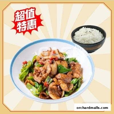 A delicious stir-fried dish with meat and vegetables served with a bowl of rice.